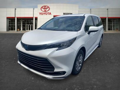Used 2025 Toyota Sienna XLE