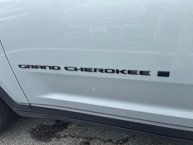 Certified 2025 Jeep Grand Cherokee Altitude AWD/4WD image 47