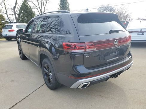 New 2026 Volkswagen Atlas Peak Edition image 3