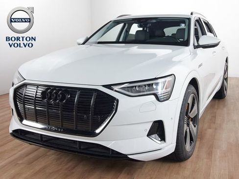 Used 2023 Audi e-tron Premium Plus w/ Premium Plus Package AWD/4WD image 1
