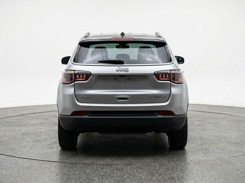 Used 2025 Jeep Compass Limited image 7