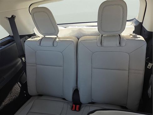 New 2026 Lincoln Aviator Premiere image 9