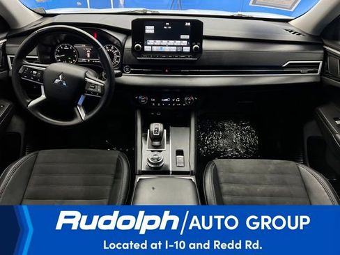 Used 2023 Mitsubishi Outlander SE image 12