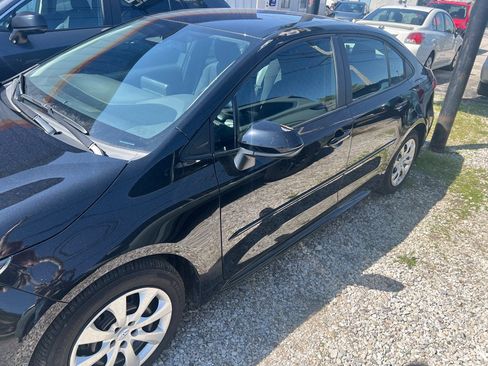 Used 2024 Toyota Corolla LE image 2