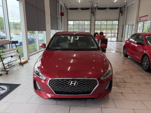 Used 2020 Hyundai Elantra GT FWD image 2