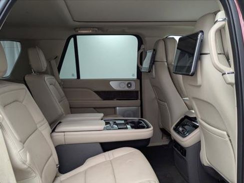 Used 2019 Lincoln Navigator Reserve AWD/4WD image 18
