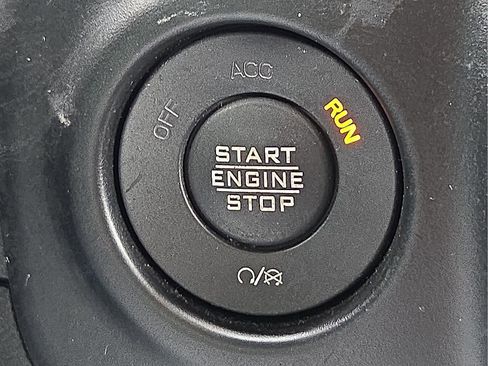 Used 2021 Jeep Gladiator Sport image 19