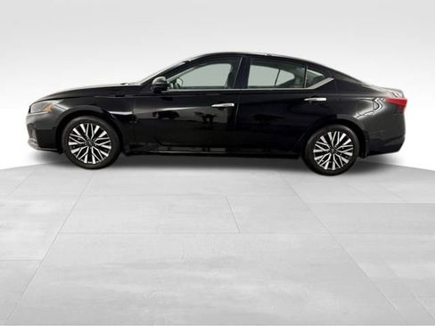Used 2024 Nissan Altima 2.5 SV image 5