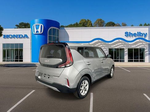 Used 2024 Kia Soul LX w/ Option Group 015 FWD image 8