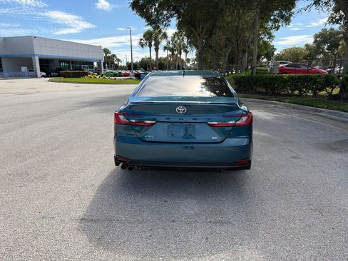 Used 2025 Toyota Camry SE FWD image 4