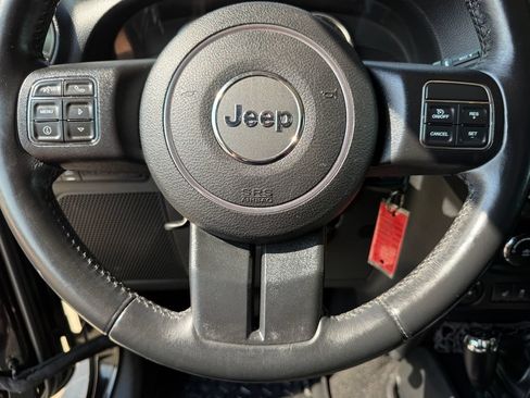 Used 2016 Jeep Wrangler Rubicon w/ Power Convenience Group AWD/4WD image 36