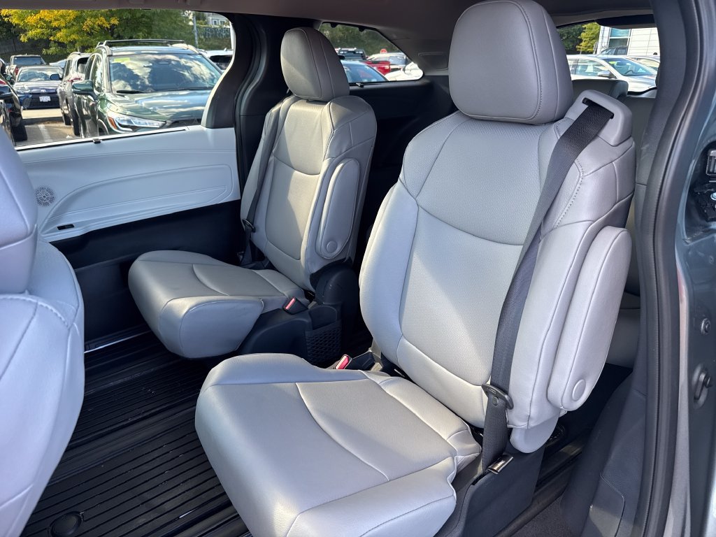 Used 2026 Toyota Sienna XLE AWD/4WD image 32