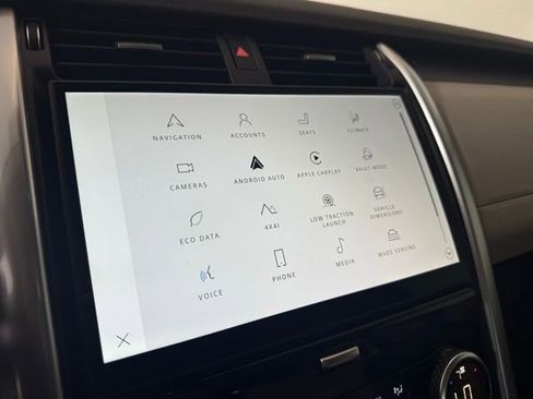 Certified 2025 Land Rover Discovery Dynamic SE image 36