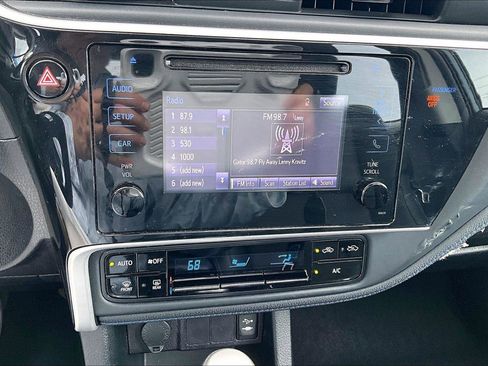 Used 2018 Toyota Corolla SE w/ Body Protection Package FWD image 14