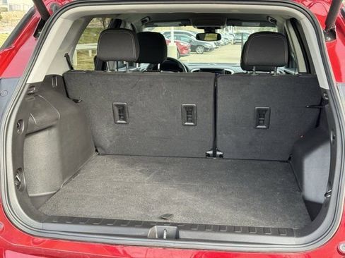 Used 2023 GMC Terrain SLE w/ Driver Convenience Package image 33