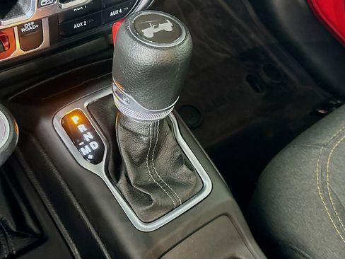 Used 2025 Jeep Wrangler Willys image 23