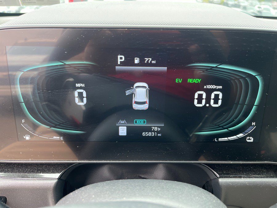 Used 2023 Kia Niro EX FWD image 4