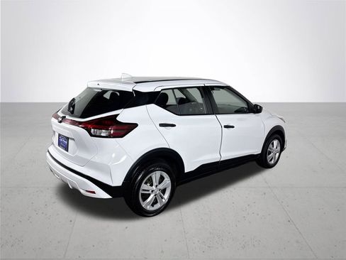 Used 2024 Nissan Kicks S image 6