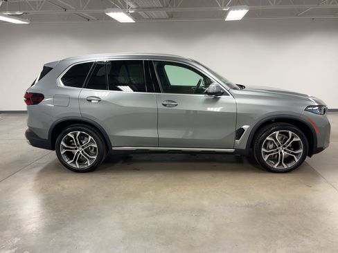 New 2026 BMW X5 sDrive40i image 8