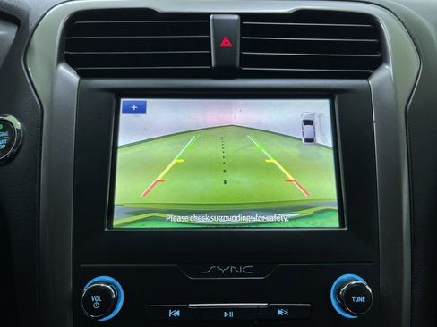 Used 2020 Ford Fusion SE image 22