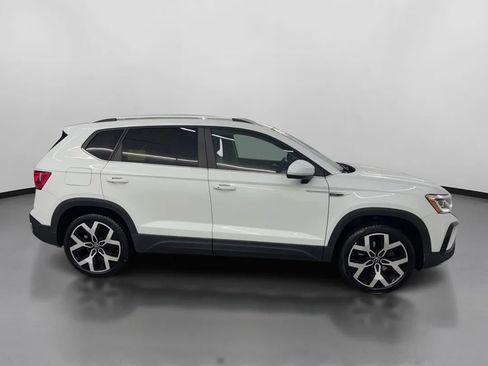 Used 2022 Volkswagen Taos SEL image 11