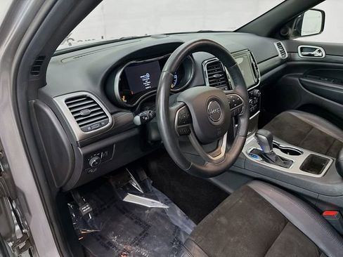 Used 2019 Jeep Grand Cherokee Altitude image 11