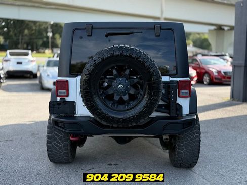 Used 2016 Jeep Wrangler Unlimited Rubicon AWD/4WD image 5