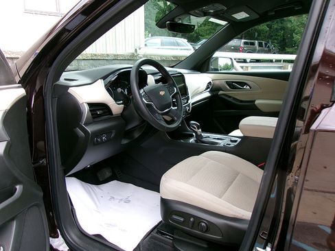 Used 2022 Chevrolet Traverse LT w/ LPO, Floor Liner Package image 13