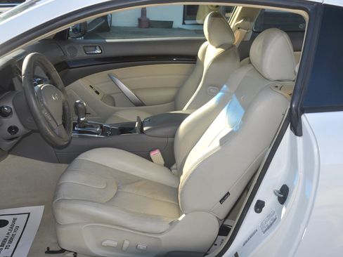 Used 2011 INFINITI G37 Journey w/ Premium Pkg image 12