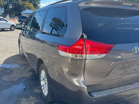 Used 2014 Toyota Sienna XLE FWD image 6