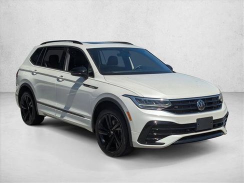 Used 2023 Volkswagen Tiguan SE R-Line AWD/4WD image 3
