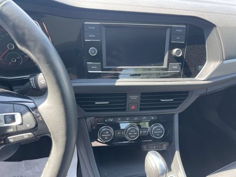 Used 2021 Volkswagen Jetta SE FWD image 5