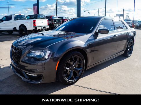 Used 2023 Chrysler 300 Touring L image 4