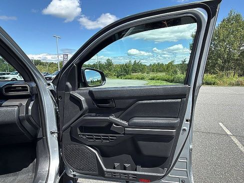 Used 2025 Toyota Tacoma SR5 AWD/4WD image 16