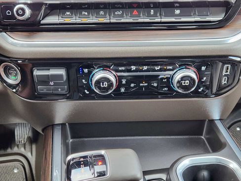 Certified 2023 GMC Sierra 1500 SLT AWD/4WD image 20
