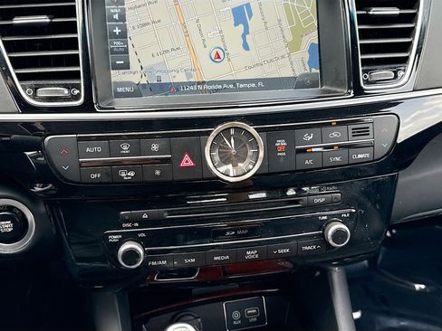 Used 2017 Kia K900 Luxury image 35