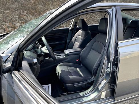 Used 2023 Nissan Altima 2.5 S FWD image 19