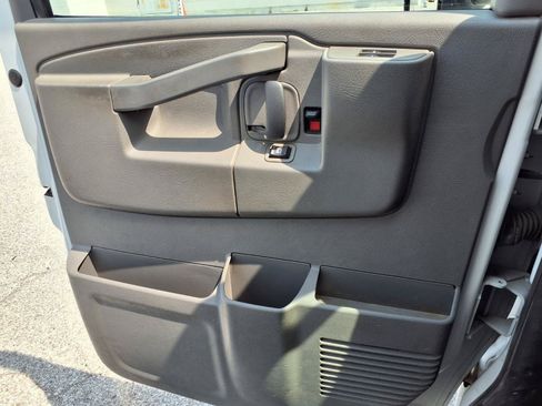 Used 2019 GMC Savana 3500 w/ Power Convenience Package RWD image 18