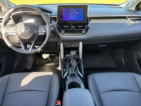 Used 2025 Toyota Corolla Cross XLE w/ Convenience Package image 12