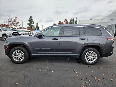 Used 2023 Jeep Grand Cherokee L Laredo image 3