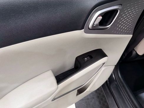 Used 2023 Kia Soul LX image 15