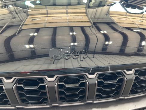 New 2026 Jeep Grand Cherokee Altitude AWD/4WD image 24