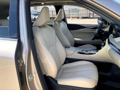 Certified 2025 INFINITI QX60 Luxe w/ Vision Package image 10