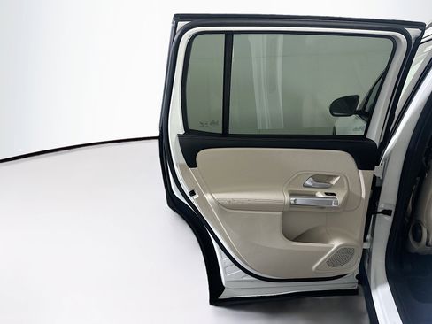 Used 2022 Mercedes-Benz GLB 250 image 27