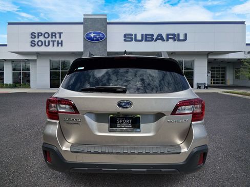 Used 2018 Subaru Outback 2.5i Limited AWD/4WD image 4