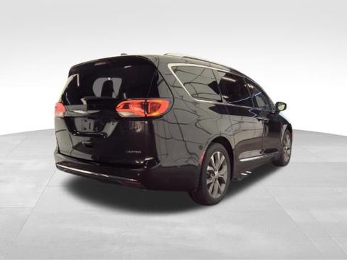 Used 2019 Chrysler Pacifica Limited w/ Tire & Wheel Group image 4