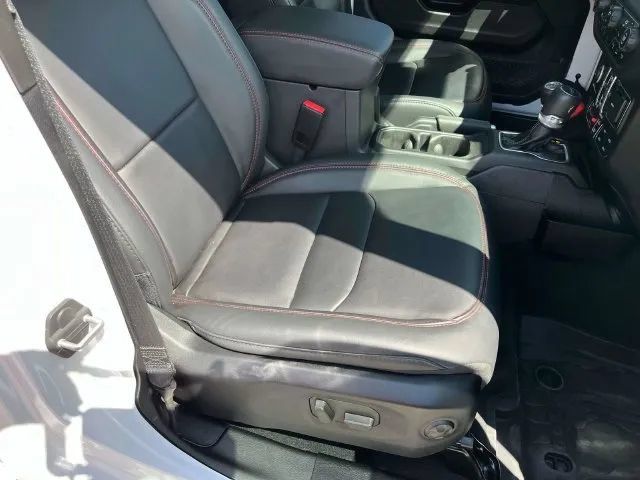 Used 2025 Jeep Gladiator Rubicon w/ Safety Group AWD/4WD image 25