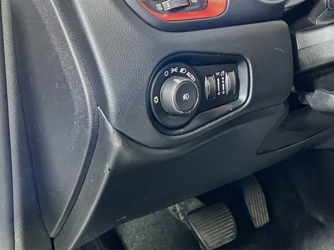 Used 2023 Jeep Renegade Trailhawk w/ Sun/Sound Group AWD/4WD image 10