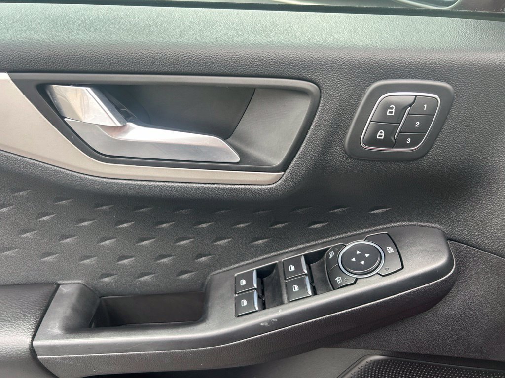 Used 2020 Ford Escape SEL FWD image 16