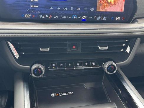 Used 2025 Chevrolet Suburban Premier image 28